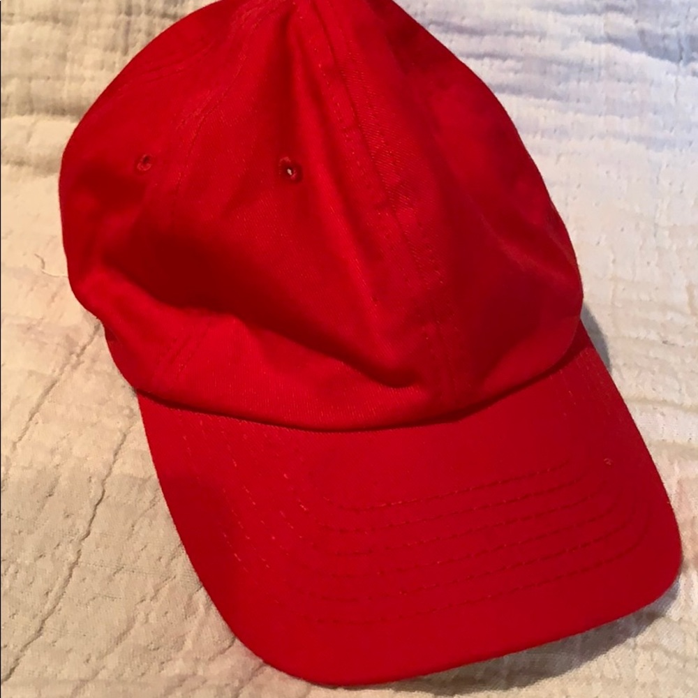 Red baseball hat simple (never worn!!!)